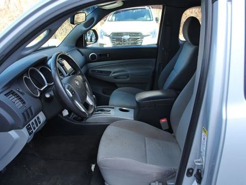Used 2013 Toyota Tacoma 4x4 Access Cab image 11