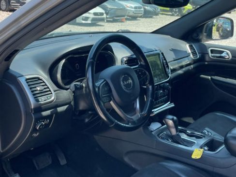 Used 2019 Jeep Grand Cherokee Altitude AWD/4WD image 4