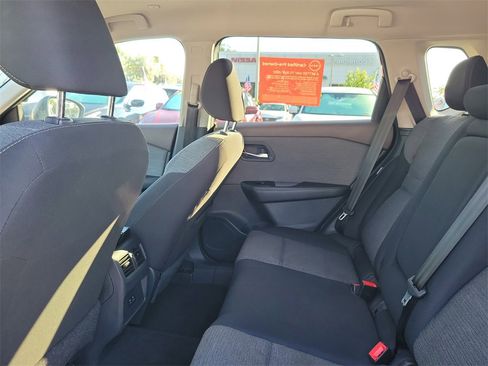 Certified 2023 Nissan Rogue SV image 7