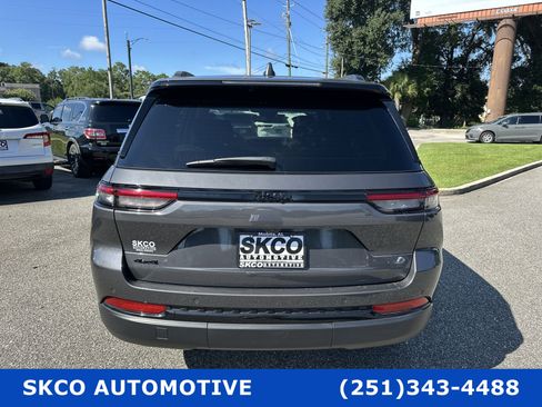 Used 2024 Jeep Grand Cherokee Altitude image 4