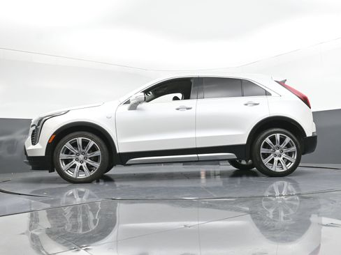 Used 2022 Cadillac XT4 Premium Luxury w/ Enhanced Visibility Package image 25