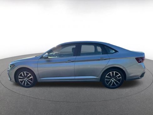 Used 2025 Volkswagen Jetta SE image 9