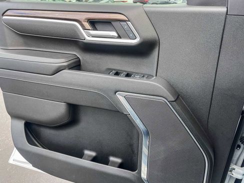 Used 2024 Chevrolet Silverado 1500 LT image 19