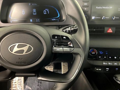 Used 2025 Hyundai Elantra Sport FWD image 12