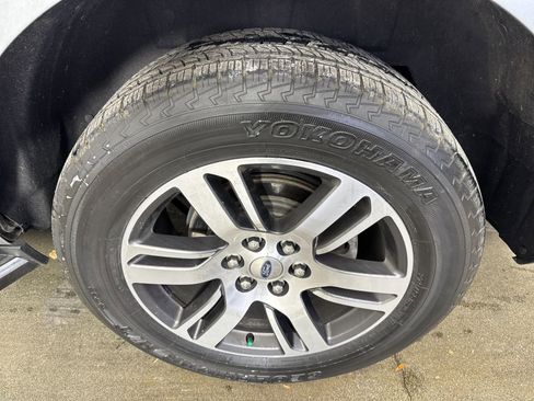 Used 2022 Ford Expedition Max Limited image 5