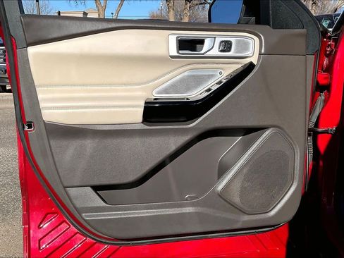 Used 2023 Ford Explorer Platinum w/ Technology Package image 20