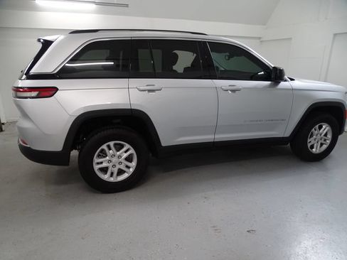 Certified 2024 Jeep Grand Cherokee Laredo AWD/4WD image 21