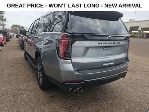 Used 2025 Chevrolet Suburban Z71 image 4