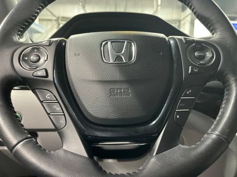 Used 2017 Honda Pilot Touring image 18