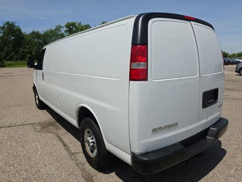 Used 2017 GMC Savana 3500 Extended RWD image 11