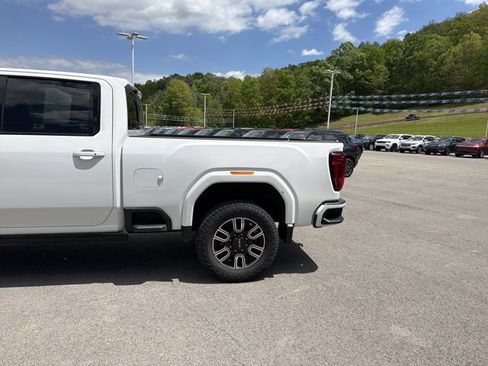 Used 2023 GMC Sierra 2500 AT4 w/ AT4 Premium Plus Package AWD/4WD image 7