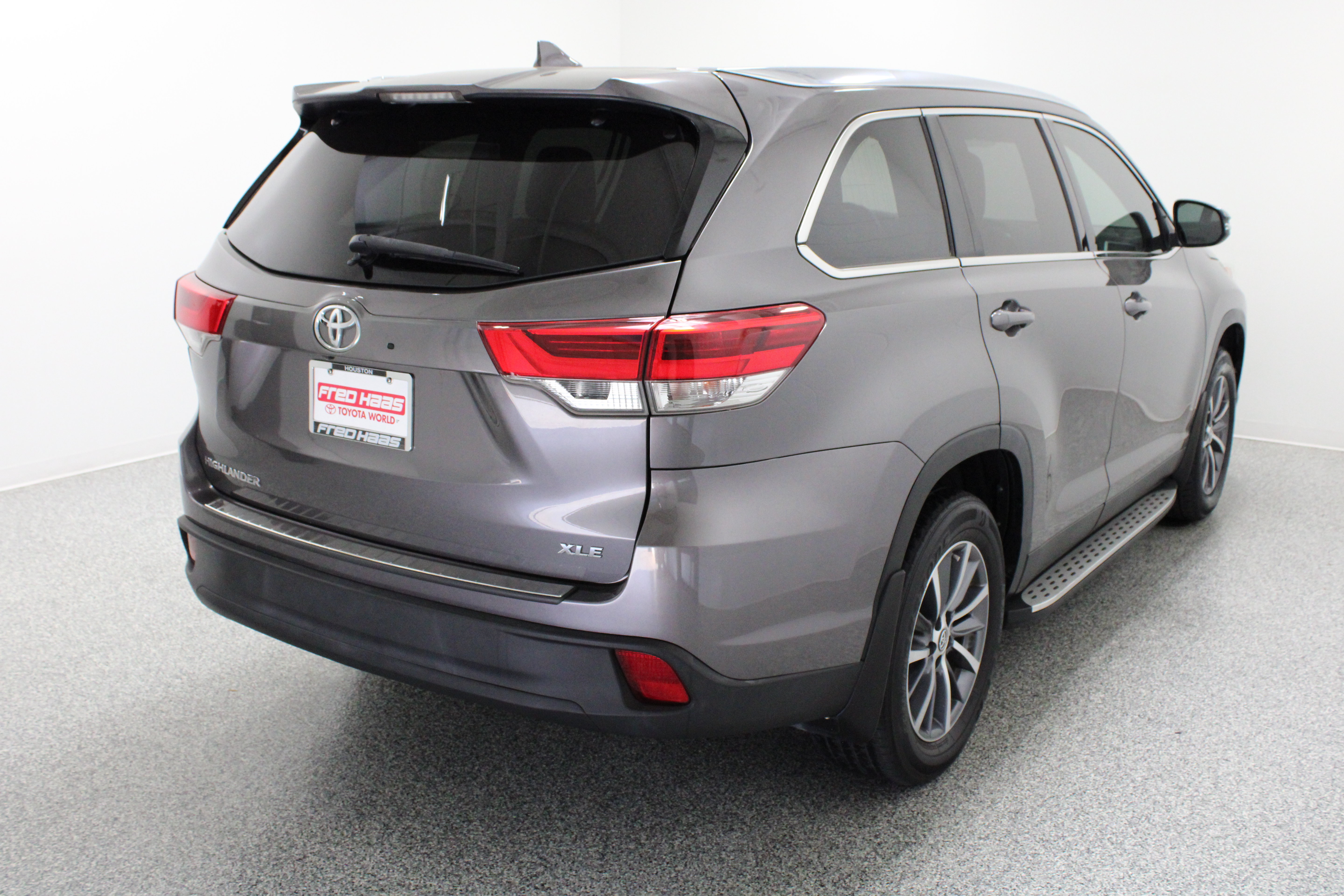 Used 2019 Toyota Highlander XLE FWD image 7