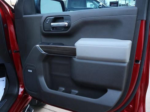 Used 2021 Chevrolet Silverado 1500 LT Trail Boss w/ Convenience Package II image 11