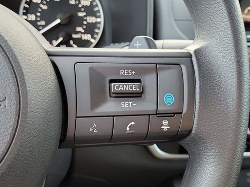 Used 2024 Nissan Rogue SV FWD image 31