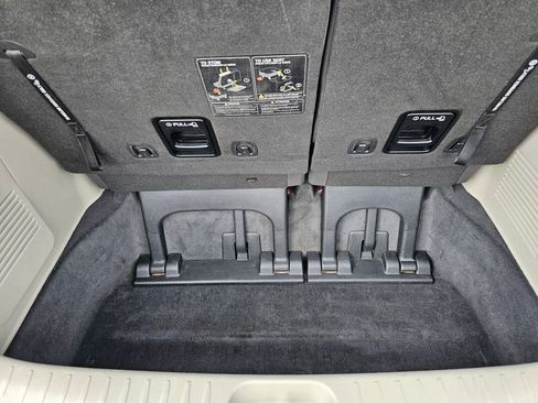 Used 2017 Kia Sedona LX w/ LX Essentials Premium Package FWD image 15