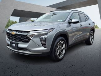 Used 2025 Chevrolet Trax LT FWD video 3