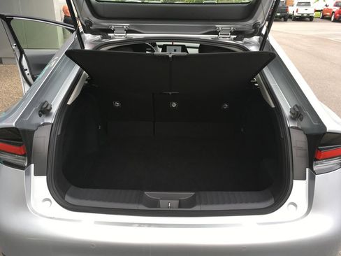 Used 2025 Toyota Prius LE FWD image 30
