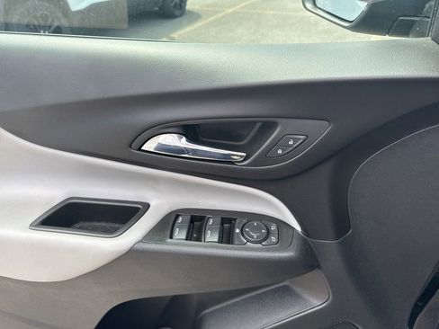 Used 2022 Chevrolet Equinox LS image 15