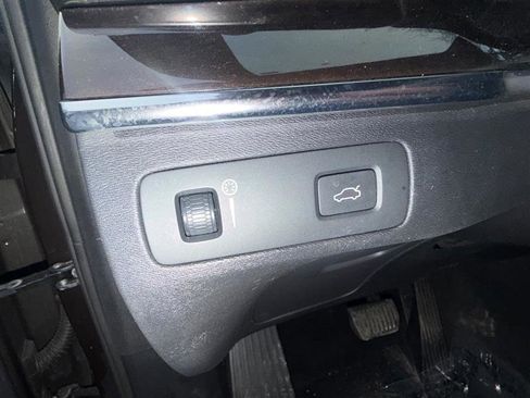 Used 2018 Volvo XC90 T5 Momentum w/ Momentum Plus Package image 29