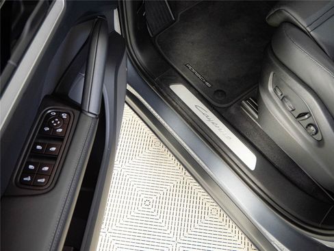 Certified 2026 Porsche Cayenne AWD/4WD image 8