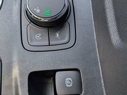 Certified 2023 Chevrolet Traverse Premier FWD image 30