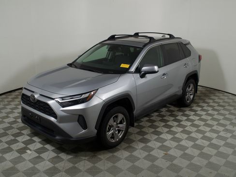 Used 2024 Toyota RAV4 XLE w/ Convenience Package image 3