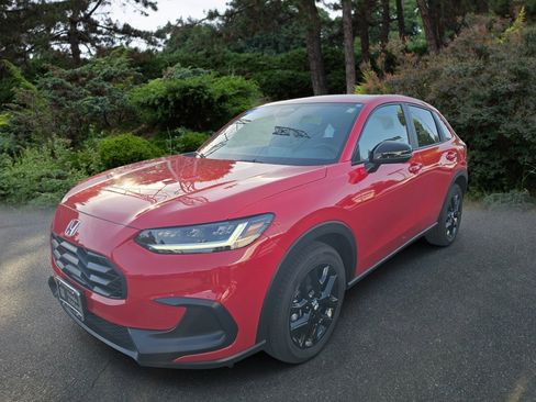 Certified 2025 Honda HR-V Sport image 3
