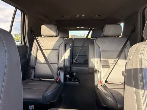Used 2025 GMC Yukon Denali AWD/4WD image 16