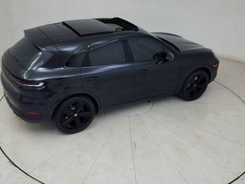 Used 2025 Porsche Cayenne w/ Premium Package image 84