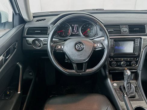 Used 2017 Volkswagen Passat 1.8T SE image 18