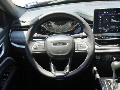 Used 2023 Jeep Compass Latitude AWD/4WD image 16