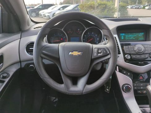 Used 2014 Chevrolet Cruze LS image 15