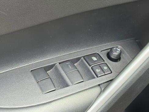 Used 2025 Toyota Corolla Cross XLE AWD/4WD image 17