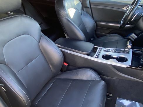 Used 2020 Kia Stinger GT1 image 10