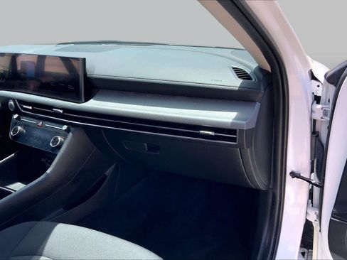 Used 2025 Hyundai Sonata SEL FWD image 17