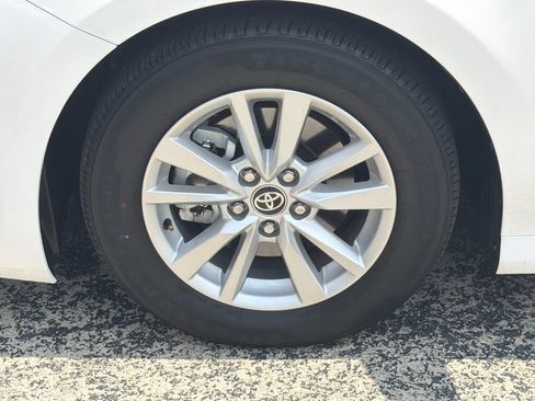 Used 2025 Toyota Camry LE FWD image 11