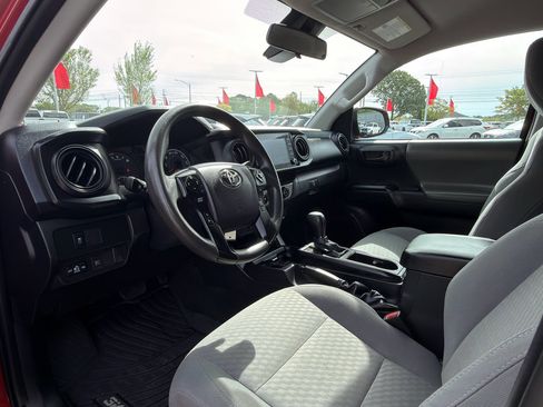 Used 2020 Toyota Tacoma SR w/ SR Convenience Package image 10