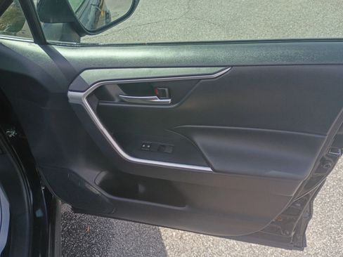 Used 2019 Toyota RAV4 XLE image 16