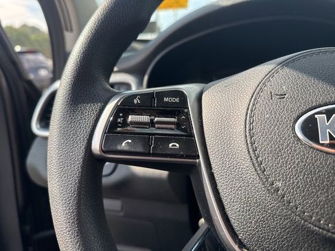 Used 2019 Kia Sorento LX image 9