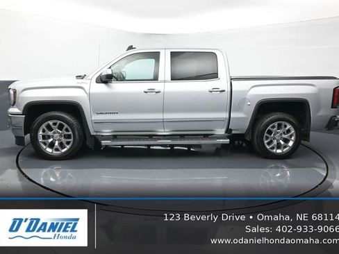 Used 2017 GMC Sierra 1500 SLT w/ SLT Preferred Package AWD/4WD image 2