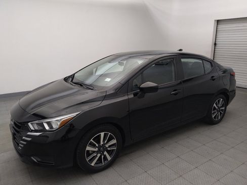 Used 2024 Nissan Versa SV image 2