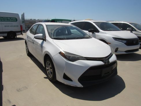 Used 2017 Toyota Corolla L w/ Carpet Mat Package (TMS) FWD image 2