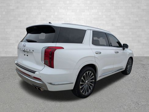 Used 2023 Hyundai Palisade Calligraphy w/ Cargo Package FWD image 2