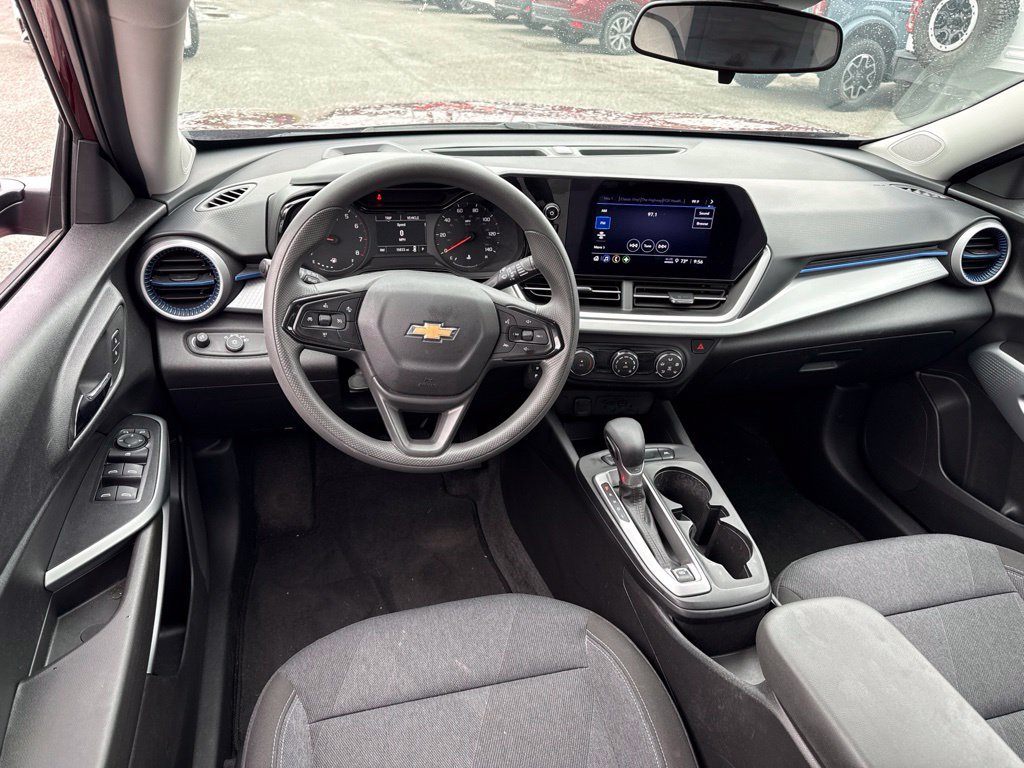 Used 2024 Chevrolet Trax LS FWD image 9