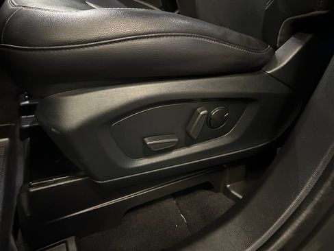 Used 2022 Ford Explorer Limited w/ Equipment Group 301A AWD/4WD image 22