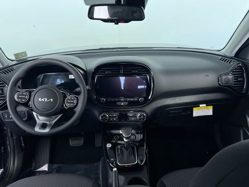 Certified 2025 Kia Soul LX w/ LX Technology Package FWD image 28