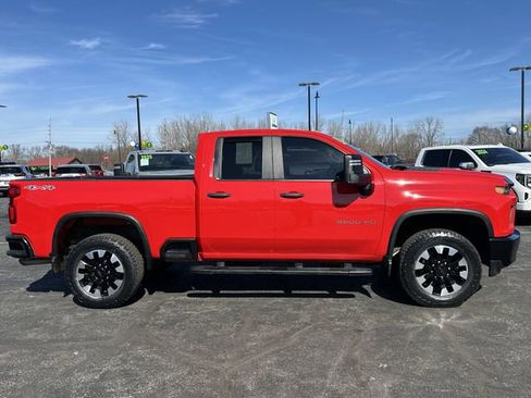 Used 2020 Chevrolet Silverado 2500 Custom w/ Custom Value Package image 9
