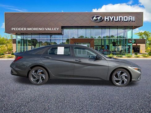 Used 2025 Hyundai Elantra Sport image 3