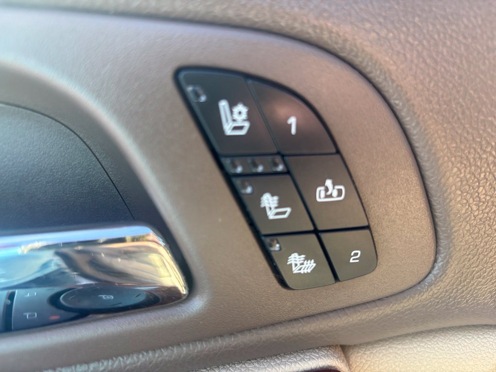 Used 2013 Chevrolet Avalanche LTZ AWD/4WD image 20