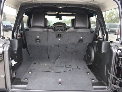 Used 2022 Jeep Wrangler Unlimited Rubicon w/ Xtreme Recon 35" Tire Package AWD/4WD image 10
